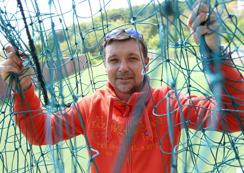 Nije samo Boban 'osjetio' milicijski pendrek tog 13. svibnja 1990.; batine je dobio još jedan igrač Dinama koji je u tom kaosu štitio navijače