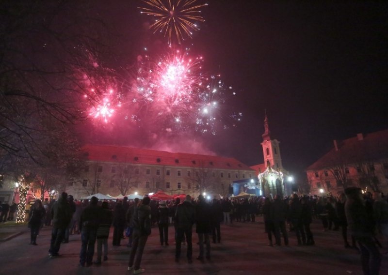 Spektakularni vatromet u zagrebačkoj Dubravi