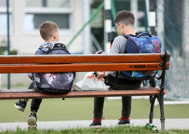 Učenici nižih razreda ne mogu pasti, ostali gube godinu tek s pet jedinica