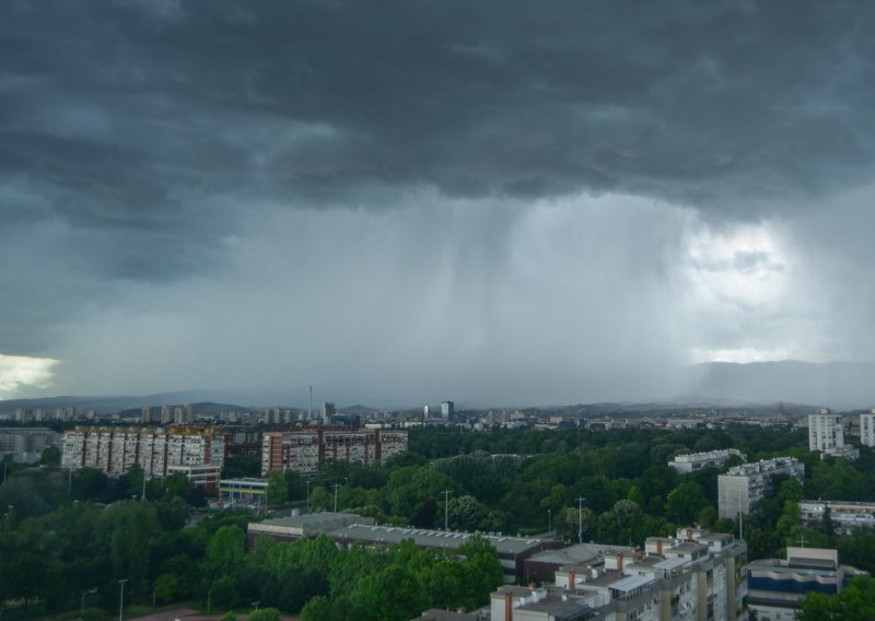 Nevrijeme iznenadilo Varaždince, pala i ledena tuča, pljusak i u Zagrebu