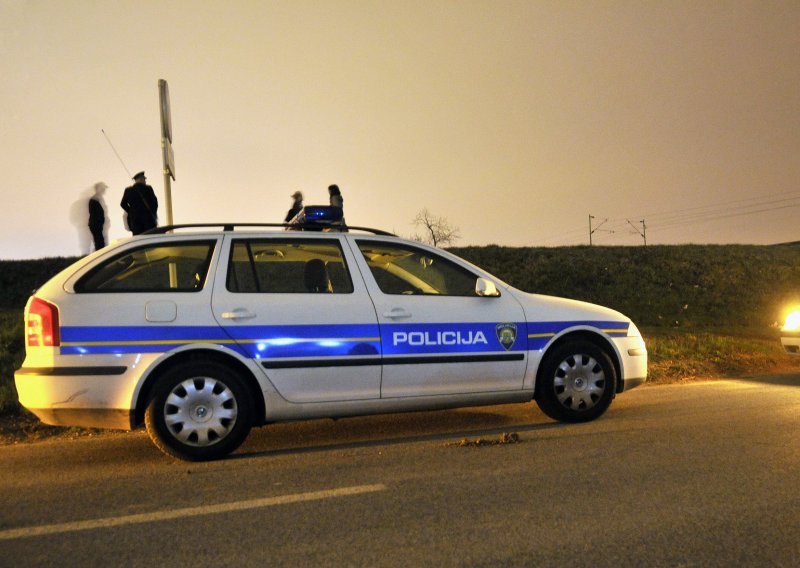 Motociklom udario policajca i pobjegao