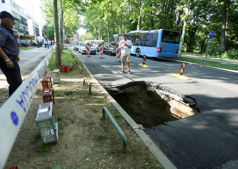 Rupa od dva metra u Bukovačkoj ulici u Zagrebu