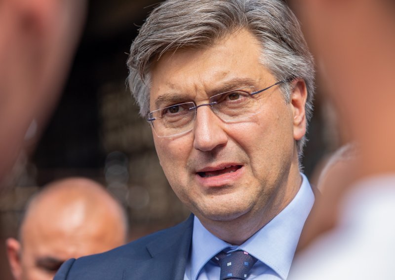 Plenković u posjetu Klinici za infektivne bolesti, sastaje se s Alemkom Markotić