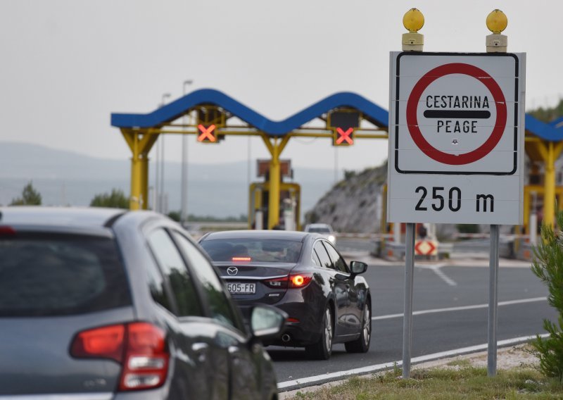 Vozi se usporeno na A1 između čvora Bisko i Dugopolje zbog prometne nesreće