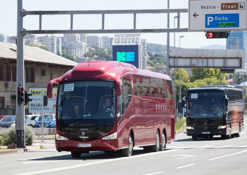 Prijevoznici putnika osjećaju se prevarenima: Gdje je Vlada i što radi?