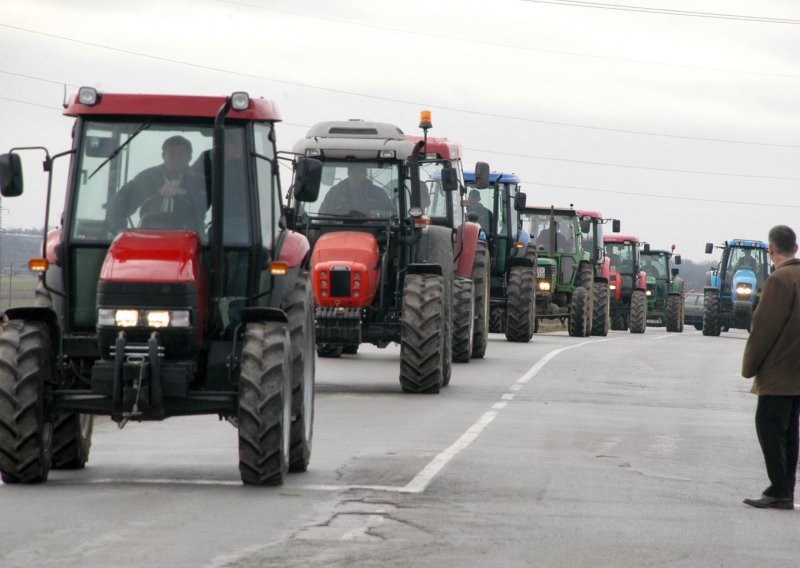 Zbog prosvjeda zatvorena državna cesta D2