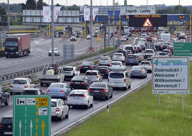 Jak vjetar stvara probleme na Jadranskoj magistrali i Autocesti A1; pazite kada krećete na put, očekuju se gužve