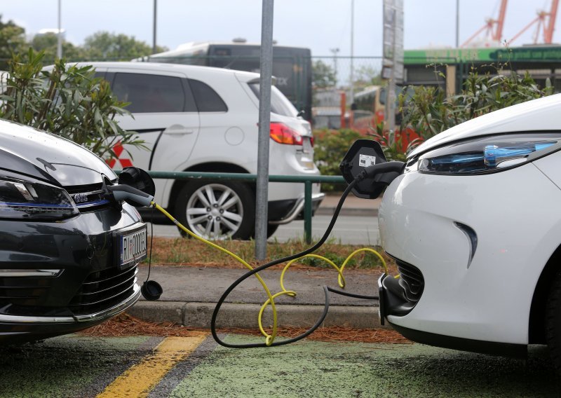 I ove godine idu poticaji za kupnju električnog automobila, ali ne i bicikla. Uskoro se raspisuje natječaj