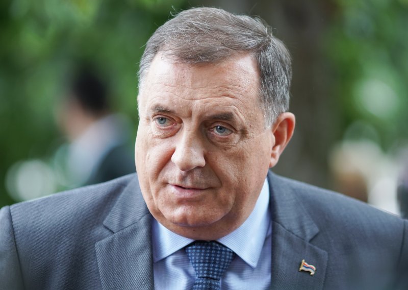 Dodik kaže da će tražiti deportaciju svih migranata iz BiH