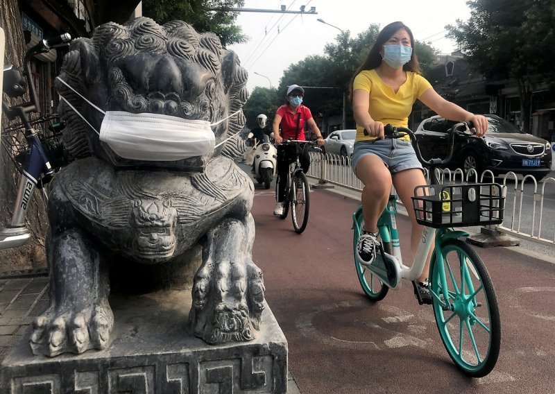 Stanje s covidom-19 u Pekingu i dalje 'ozbiljno', kažu vlasti; proglašena karantena za gotovo pola milijuna ljudi nedaleko Pekinga