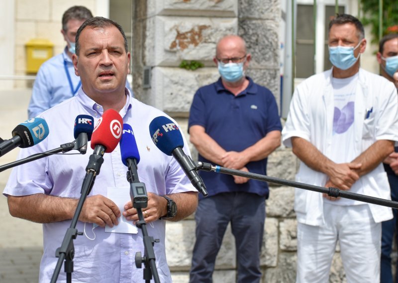 Vili Beroš stigao gasiti korona 'požar u Zadru': Dogodilo se što se dogodilo