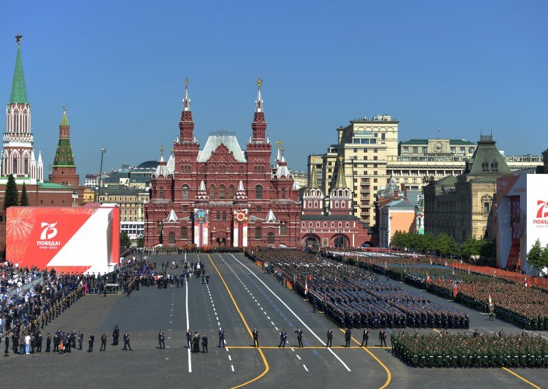 [FOTO] Putin na proslavi 75. obljetnice završetka Drugog svjetskog rata: Sovjetski narod je oslobodio Europu, ne zaboravite to