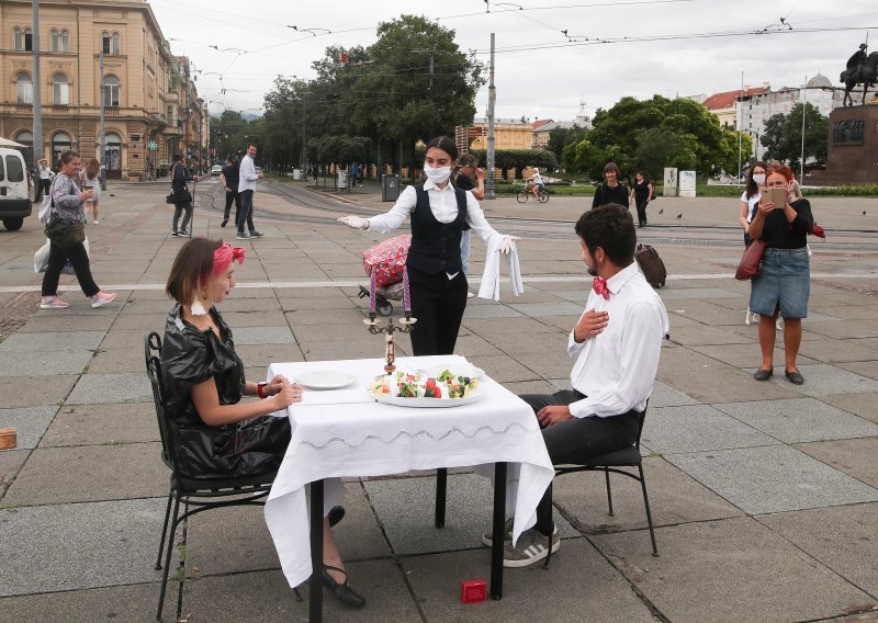 Zelena akcija održala performans u središtu Zagreba: Sve je više plastike na našim tanjurima