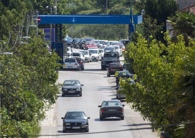 Žitelji Vrgorca, Imotskog, Metkovića, Ljubuškog, Gruda, Širokog zavapili: Izuzmite nas iz najavljenih korona mjera