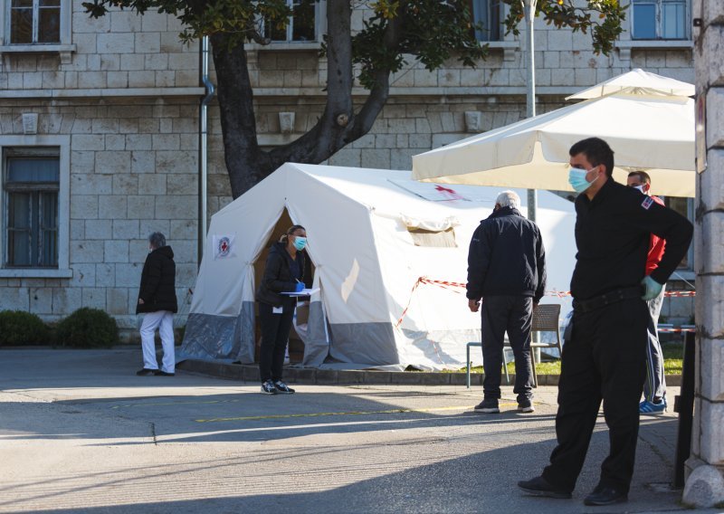 U zadarskoj bolnici izvan pogona deset liječnika zbog anesteziologa zaraženog na svadbi; obavljaju se samo hitne operacije