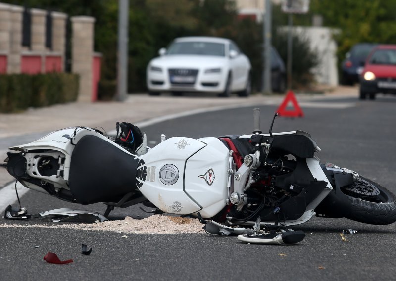 U sudaru kod Imotskog teško ozlijeđen motociklist