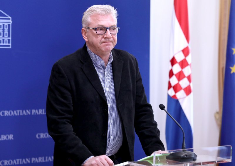 Ranko Ostojić emotivno se oprostio od Sabora: Od danas više nisam zastupnik, okruženje je postalo bolesno, vrime je za nove borbe