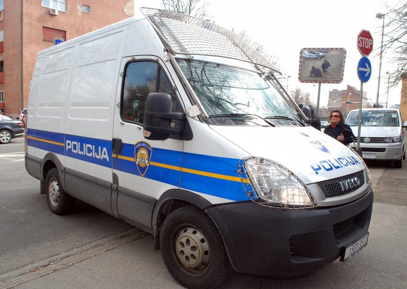 Pretučene dvije žene na autobusnoj stanici kod Sesveta. Jedna je bila trudna, obje prebačene u bolnicu