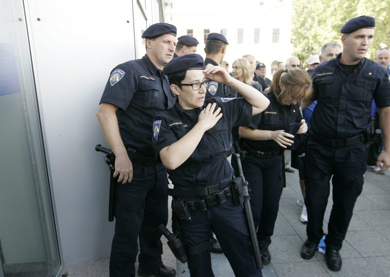 Unutarnja kontrola traži odgovorne za ozljede četvero policajca