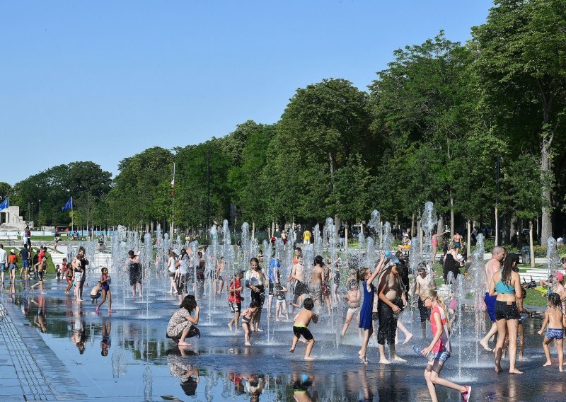 Snažan toplinski val zahvatio Francusku, temperature će se penjati i 40 stupnjeva, strahuje se od požara