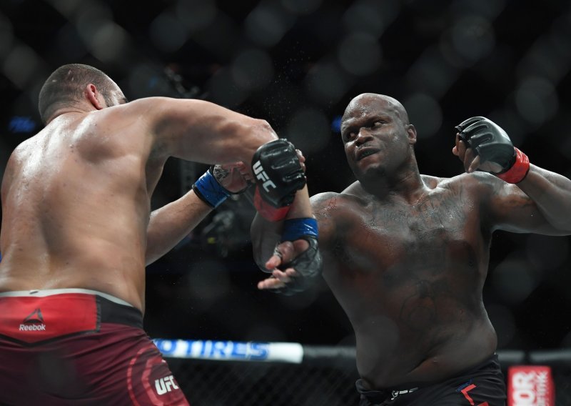 Na UFC-ovom spektaklu 'teškaša' Derrick Lewis nokautirao popularnog 'Udava' i postavio rekord u najstrašnijoj statističkoj kategoriji