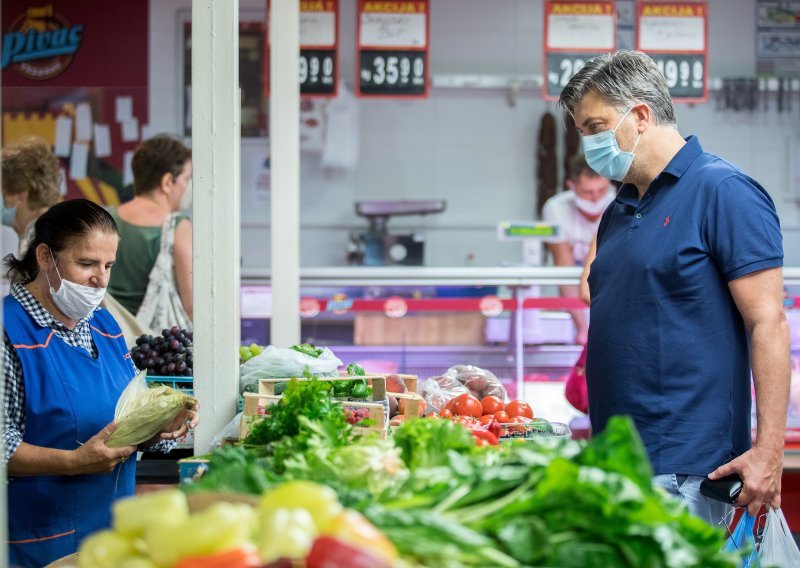 Prvo po namirnice na tržnici, pa onda u ljekarnu: Ovako izgleda jutarnja nabavka premijera Plenkovića u Opatiji