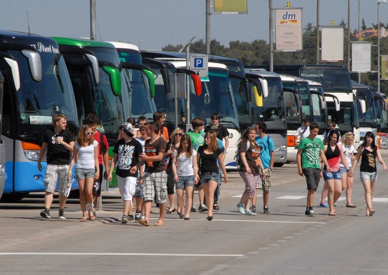 Većina škola odustala od maturalnih putovanja