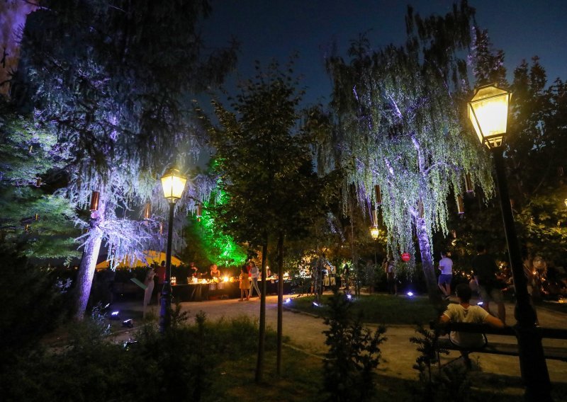 [VIDEO/FOTO] Doživite noćni ugođaj u parku Bele IV. uz svjetlosno-zvučnu instalaciju kiparice Ide Blažičko