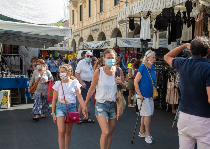 Univerzalna ili situacijska distanca: Je li dva metra razmaka dovoljno?