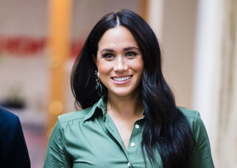 Meghan Markle nedavno je nosila genijalne hlače koje su nekim čudom još uvijek dostupne