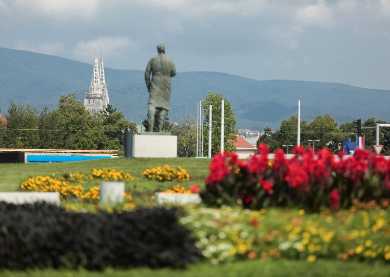 Nedodirljivoj Crkvi u Hrvata vlast na svaki od onih famoznih sedam grijeha samo sliježe ramenima, uz pokorno 'okej'. Braćo i sestre, dokle?