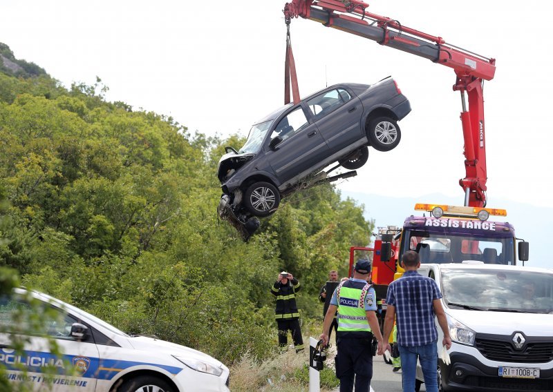 U teškoj prometnoj nesreći kod Senja poginule tri osobe