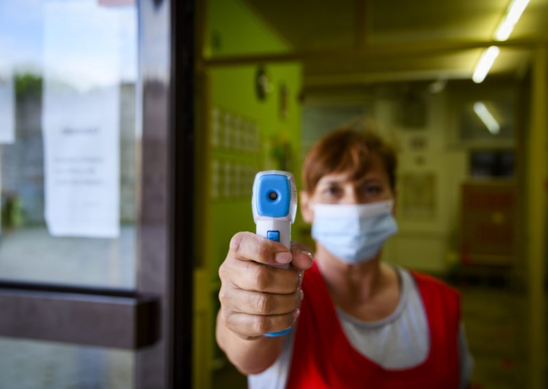 Upute na stranicama škole: 'Djeca koja nose maske su bolja od onih koja ih ne nose'