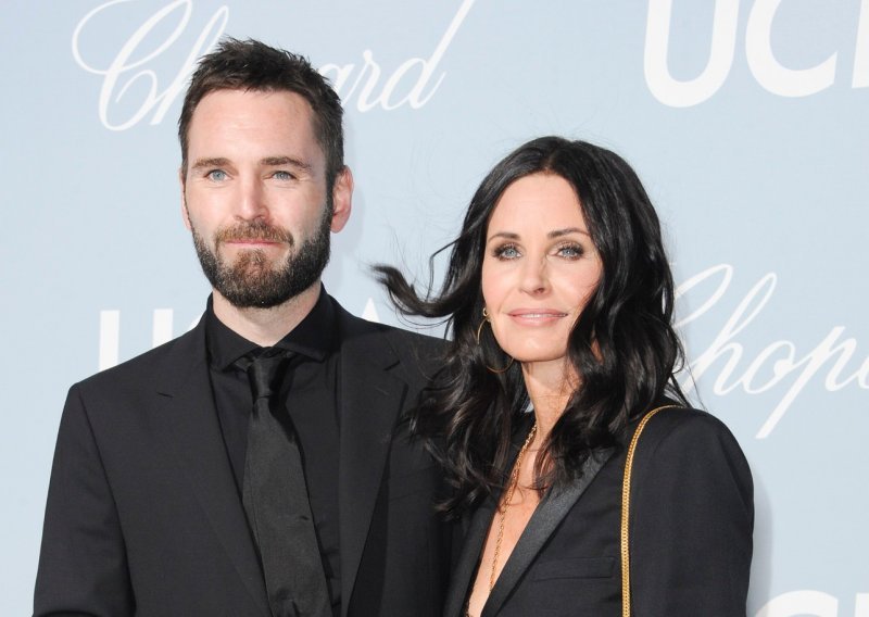 Courteney Cox na setu legendarnih Prijatelja emotivnom porukom zaželjela rođendan partneru: 'Moj najbolji prijatelj i ljubav'