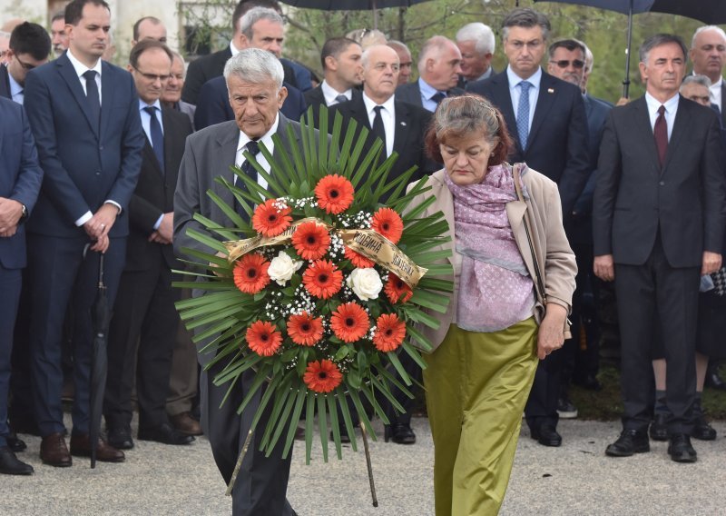 Plenković: Trebaju se provesti odluke sudova o odšteti obiteljima stradalih u Varivodama