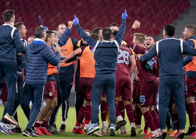 [VIDEO, FOTO] Rijeka slavi novu europsku bajku, a evo što je sve iskreno poručio autor toga uspjeha trener Simon Rožman