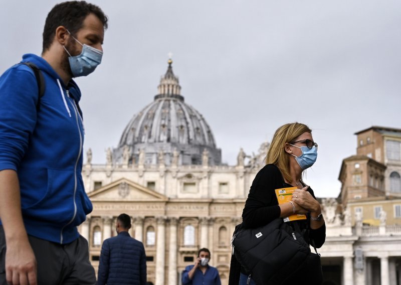 Italija uvodi nova ograničenja, dodjeljuje posebne ovlasti gradonačelnicima