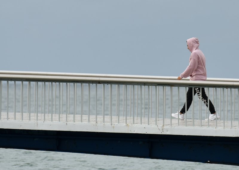 Kiša pada i danas, u Dalmaciji pljuskovi s grmljavinom