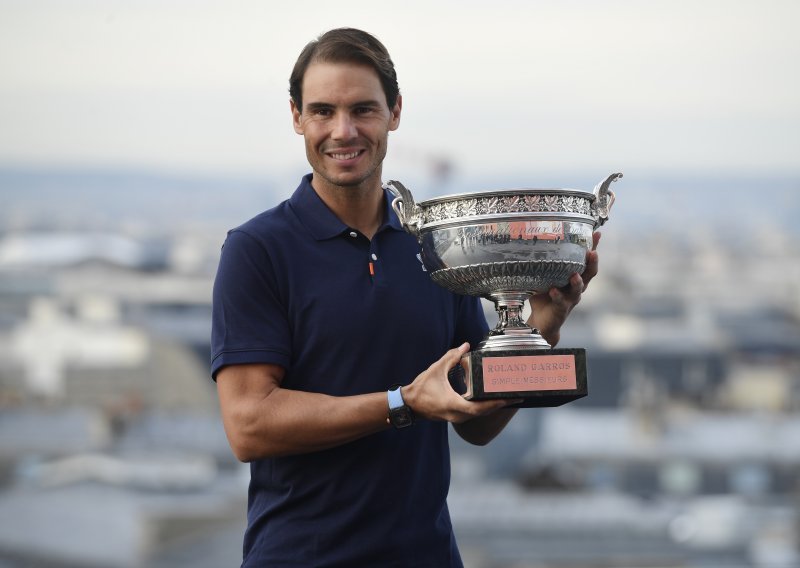 Rafael Nadal se opet okrunio titulom 'kralja zemlje'; novi naslov u Roland Garrosu mu je donio pravo bogatstvo, a postavio je i brojne rekorde