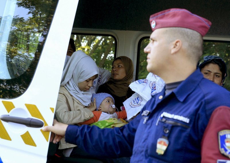 Mađarski zid je uzaludan, azilante prebacuju korumpirani policajci