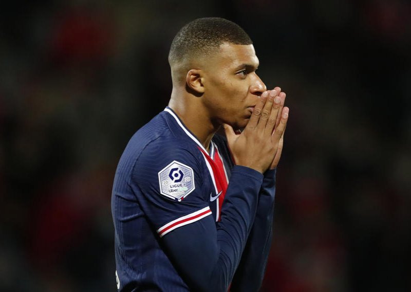 Kylian Mbappé već ima novi klub; njegov bivši suigrač otkrio je strogo čuvanu tajnu zbog čega je u PSG-u zavladala pomutnja