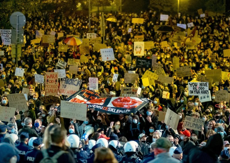 Poljaci se solidariziraju s prosvjednicima; uzeli su si slobodan dan