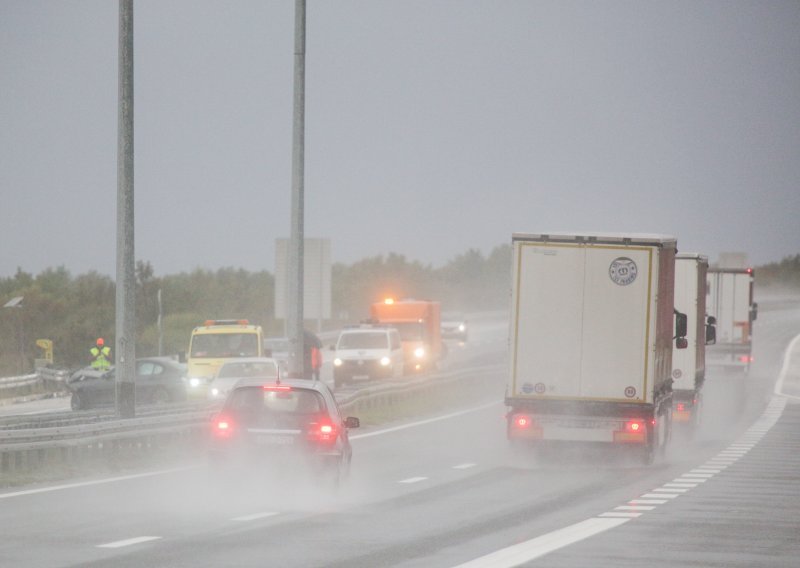 Olujni vjetar: Zatvorena A1 između Svetog Roka i Posedarja