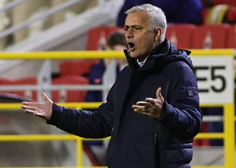 Jose Mourinho totalno je poludio zbog poraza; odlučio je oštro kazniti svoje igrače, a neki će i dodatno osjetiti njegov bijes...