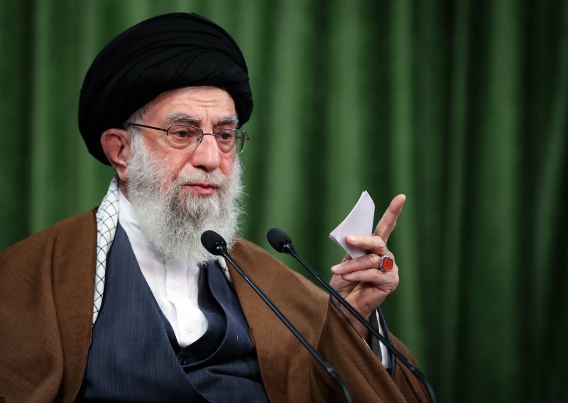 Hamenei: Dolasci različitih ljudi u Bijelu kuću neće imati utjecaja na našu politiku