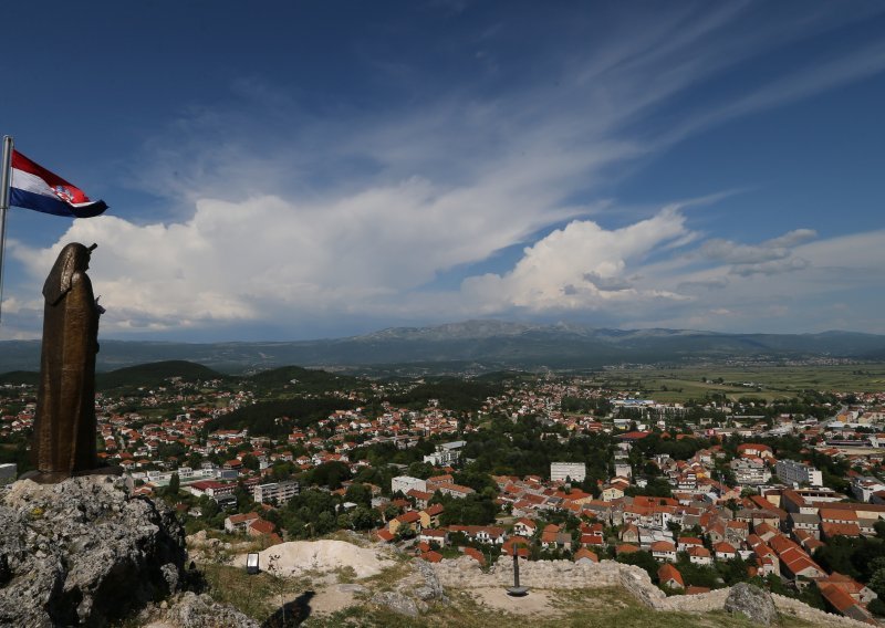 Sinj, današnji crni rekorder: 'Obitelji su ogromne, druže se i zaraze'