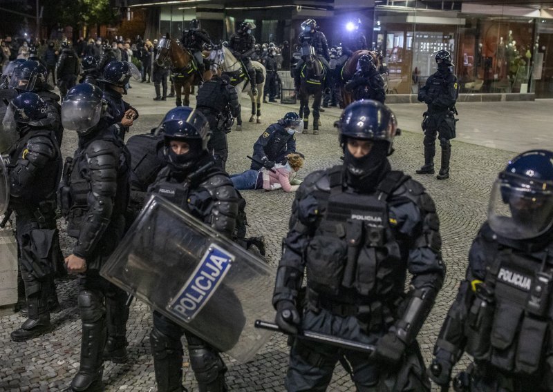 Čudna pozadina nereda na ulicama Ljubljane: Optužuju kriminalce i huligane, a Janša je u sve upetljao i zviždača, šefa tajne službe...