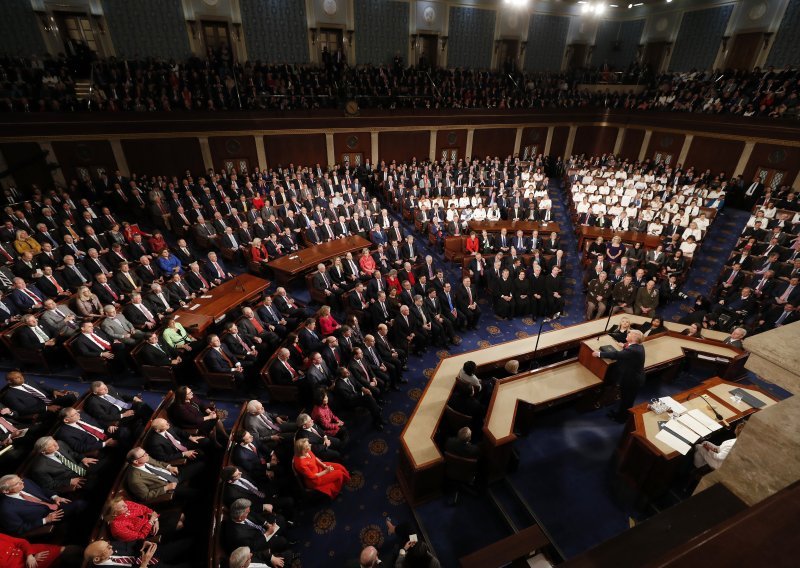 Ugrožen paket pomoći Amerikancima u pandemiji