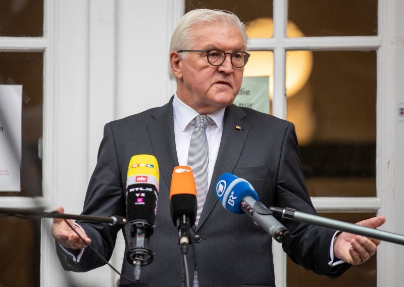 Njemački predsjednik Steinmeier: Obuzima me sram kad vidim da Židovi ne mogu bez straha nositi kipu na ulici