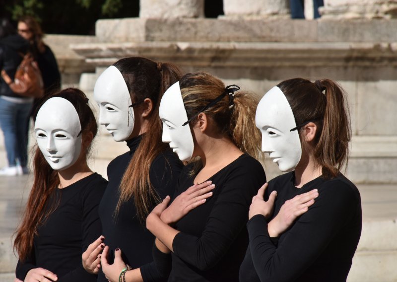 Klub žena IDS-a: Ne začuđuje to što je, nažalost, od početka godine ubijeno 12 žena